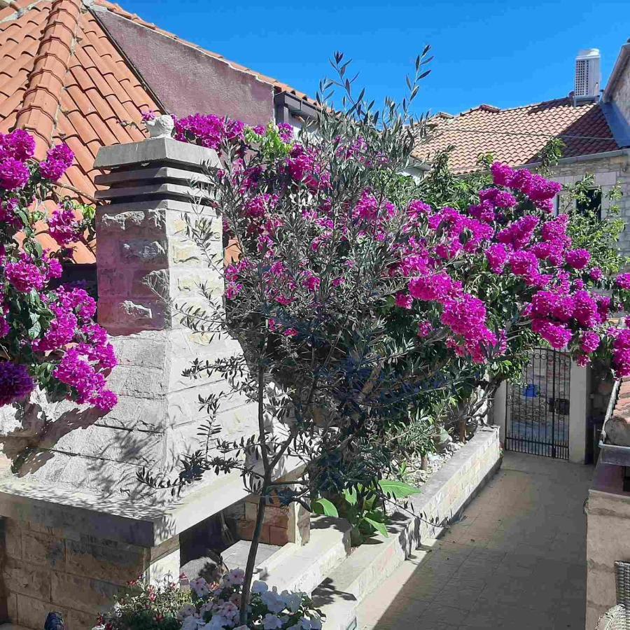 Vila Dora Supetar Lägenhet Exteriör bild