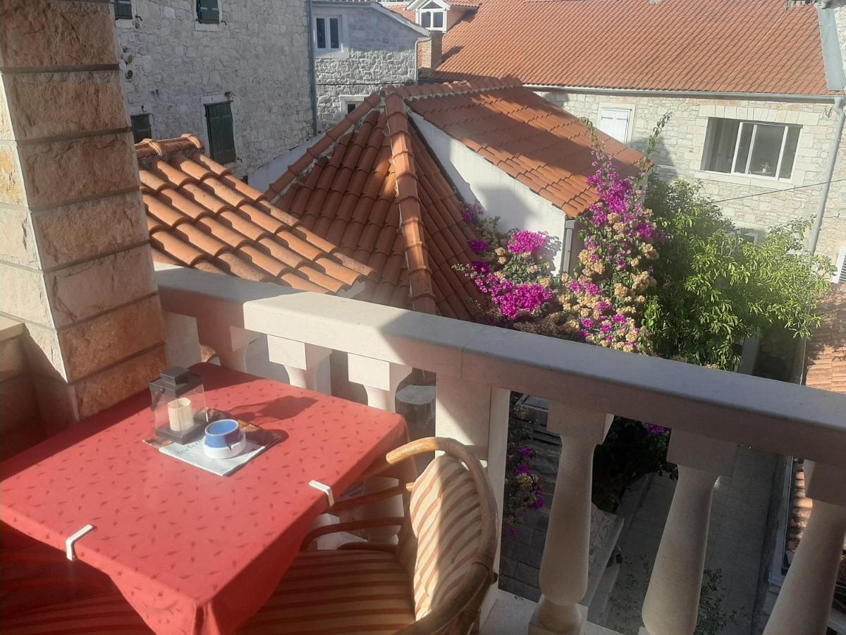 Vila Dora Supetar Lägenhet Exteriör bild