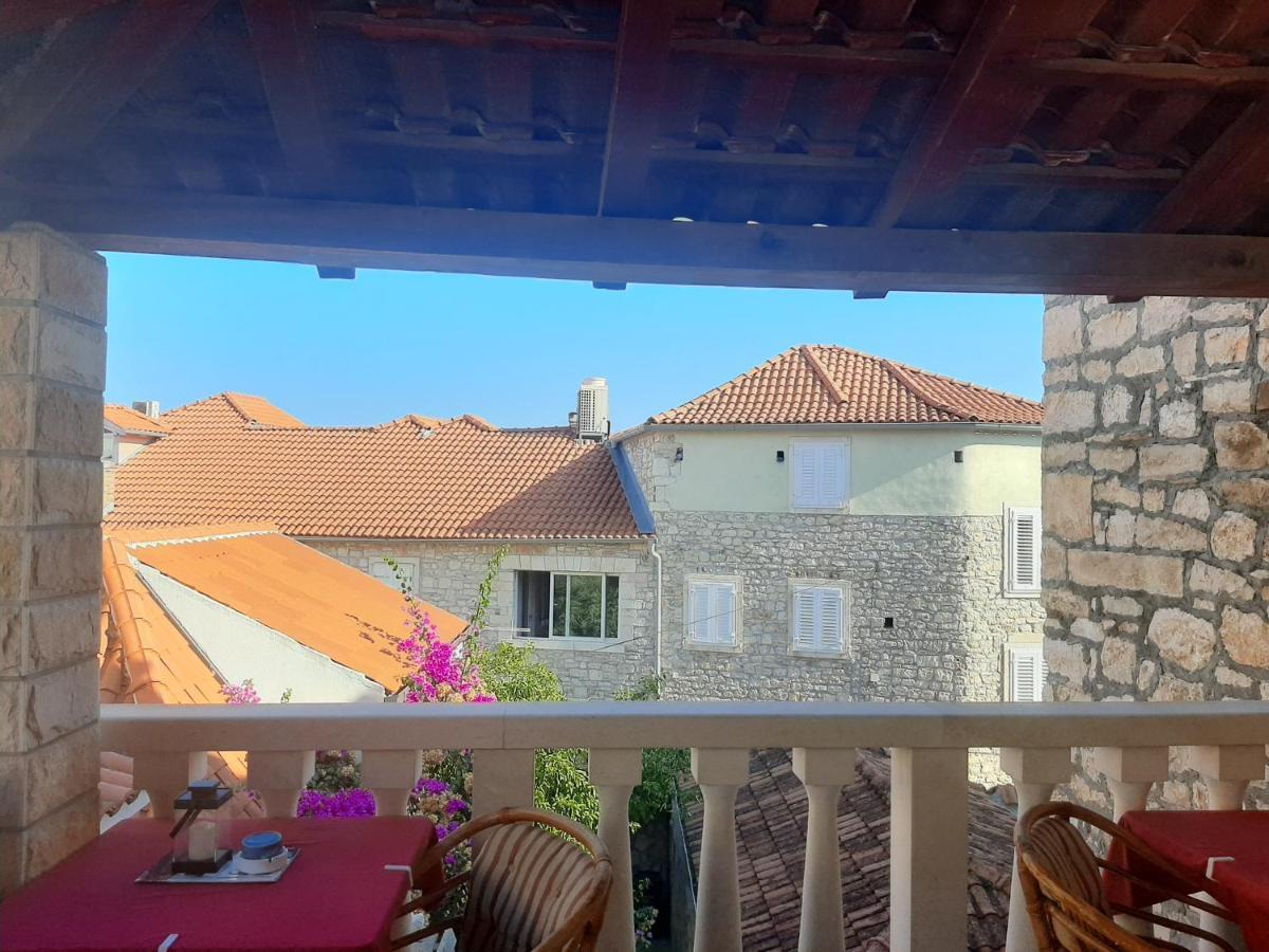 Vila Dora Supetar Lägenhet Exteriör bild