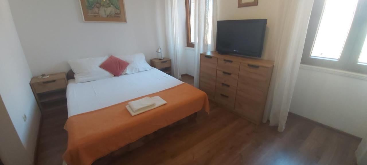 Vila Dora Supetar Lägenhet Exteriör bild