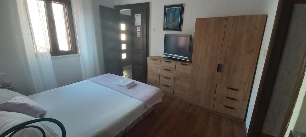 Vila Dora Supetar Lägenhet Exteriör bild