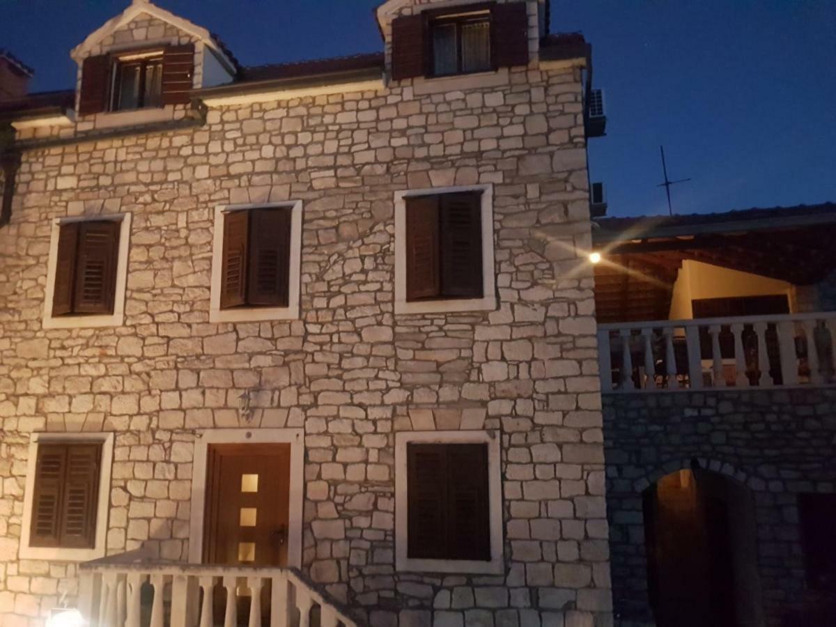 Vila Dora Supetar Lägenhet Exteriör bild